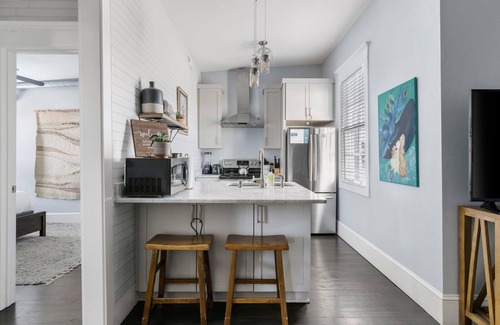 Cannonborough Elliotborough Condo | The Julep Suite | 3BR/2BA Steps to King St!