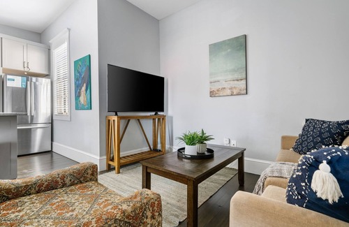 Cannonborough Elliotborough Condo | The Julep Suite | 3BR/2BA Steps to King St!