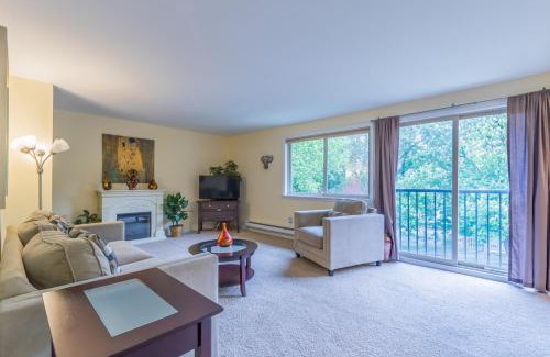 North End Apartment | the Juliet, Best Area, 2 Bedrooms, WD, Jacuzzi Bath, New Carpet, 825sf