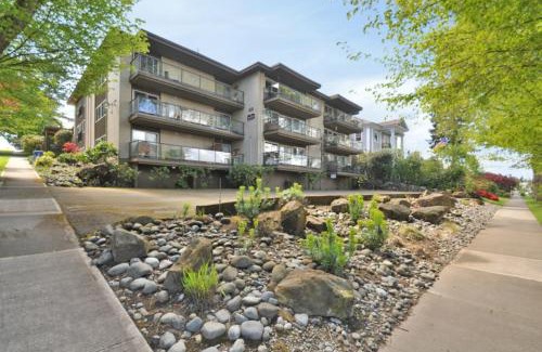North End Apartment | the Juliet, Best Area, 2 Bedrooms, WD, Jacuzzi Bath, New Carpet, 825sf