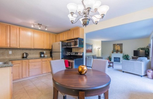 North End Condo | the Juliet, Best Area, Jacuzzi Bath, WD New Carpet