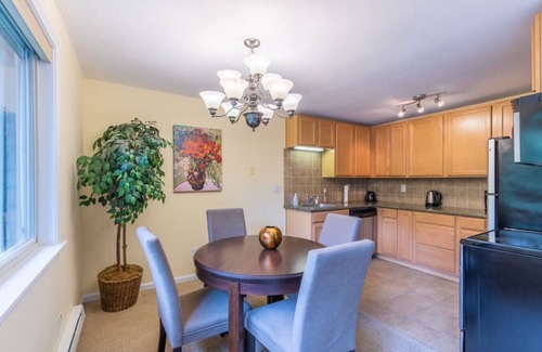 North End Condo | the Juliet, Best Area, Jacuzzi Bath, WD New Carpet