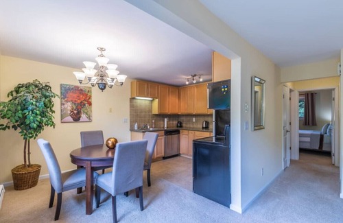 North End Condo | the Juliet, Best Area, Jacuzzi Bath, WD New Carpet