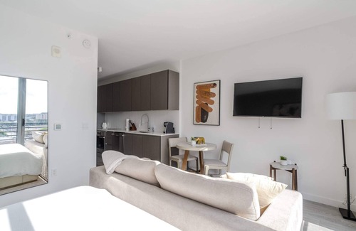 Wynwood Art District Apartment | The Juliet XII Vibe 8745