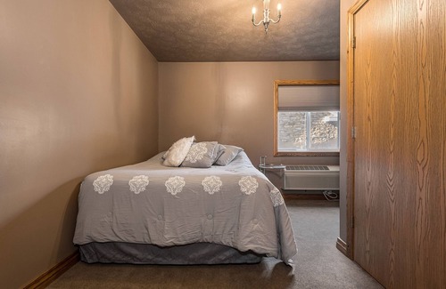 Farmington Hotel | The Jumonville | Jacuzzi Tub Historic Inn Room