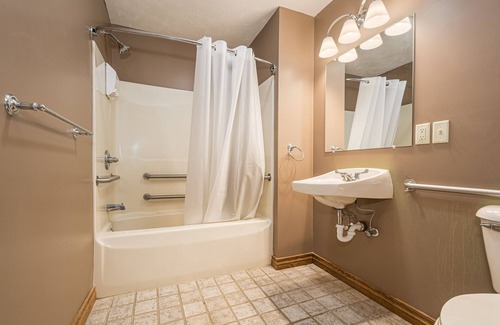Farmington Hotel | The Jumonville | Jacuzzi Tub Historic Inn Room