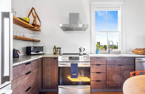Downtown Charleston Apartment | The Jumpshot | Above Wine Store