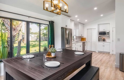 Central Corals Villa | The Jungle House Heated Pool Tranquil Family Oasis
