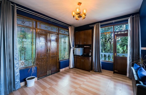 The Mall Road Apartment | The Junglee Bakri