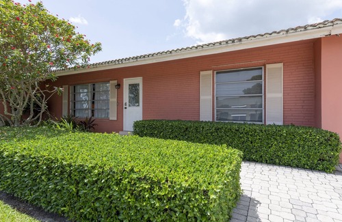 Palm Beach Gardens House | The Juno Hideaway | Waterfront Dock, Pool, Firepit