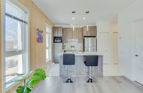La Cite-Limoilou Apartment | The Kaméléon, The Halo