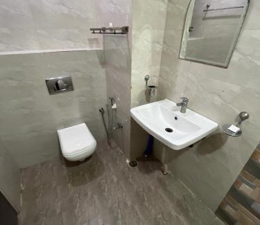 Mahmoorganj Apartment | The Kashyaam- Summer Holiday Home