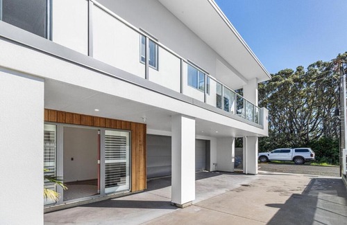 New Plymouth House | The Kawaroa Retreat