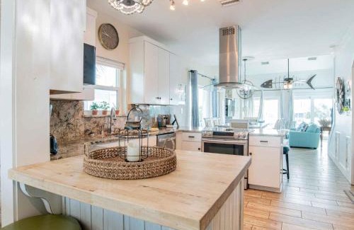 Sharp Reef House | The Key Lime Cottage by Southern Vacation Rentals