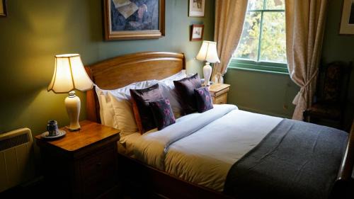 Winchester Hotel | The King Alfred Pub