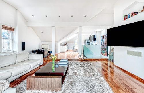 Frognal and Fitzjohns Apartment | The King of Spades