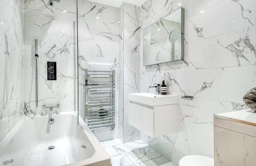 Frognal and Fitzjohns Apartment | The King of Spades