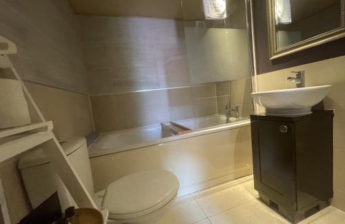 Hursley Bed & Breakfast | The King's Head
