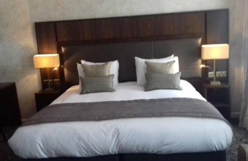Monmouth Hotel | The King's Head Hotel - JD Wetherspoon