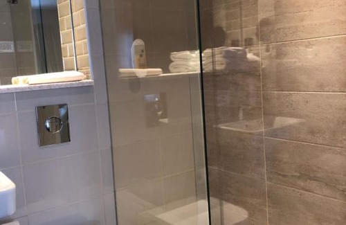 Monmouth Hotel | The King's Head Hotel - JD Wetherspoon