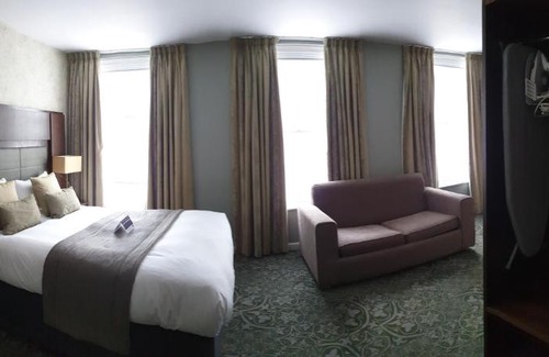 Monmouth Hotel | The King's Head Hotel - JD Wetherspoon