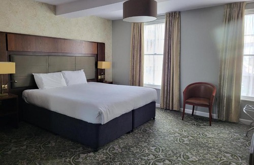 Monmouth Hotel | The King's Head Hotel - JD Wetherspoon
