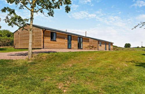 Hereford House | The Kingfisher at Canon Bridge Fishery