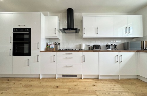 Newland Near Ulverston House | The Kipling Inn - Holiday Home, 4 - Bed, Sleeps 7, Pets Welcome - Ulverston