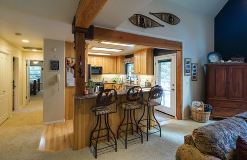 Arnold Cabin | The Knotty Pine, Hot Tub, EV Charger, Rec Room, Pets ok