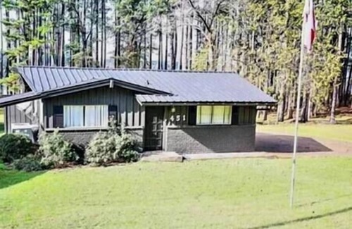 Jefferson House | The Knotty Pine on Lake O the Pines Waterfront