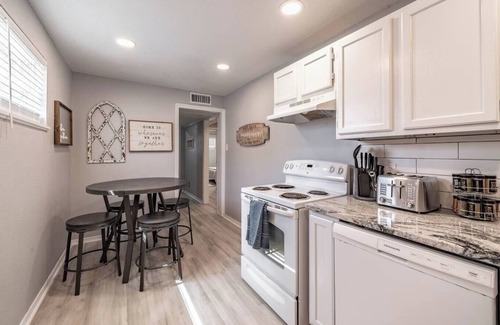 Lubbock House | The Knoxville house-2 bed/1 bath