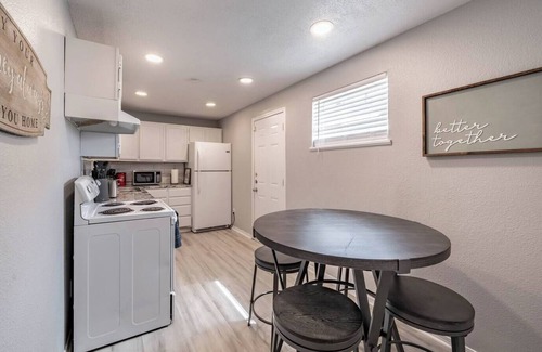 Lubbock House | The Knoxville house-2 bed/1 bath
