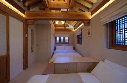 Jongno Bed & Breakfast | The Korean Traditional Hanok in Downtown Seoul for convenient public transportation - Seoul Ari