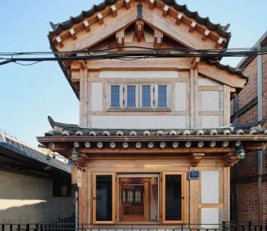 Jongno Bed & Breakfast | The Korean Traditional Hanok in Downtown Seoul for convenient public transportation - Seoul Ari