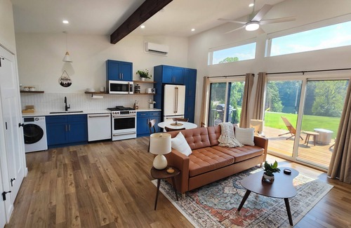Rockbridge Villa | The Koselig - Lux Villa with Sauna & Hot tub/NEW