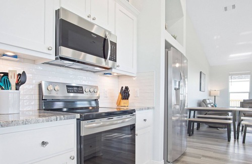 Crystal Beach House | The Kraken, Brand New! 4 BR and 3.5 BTH, Ocean View, Awesome Deck
