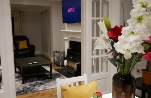 Barrow-on-Trent House | The Kyoto House - Four Spacious Cosy Bedrooms I Netflix & Large Rooms