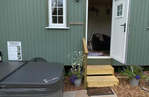 Upper Hulme Cabin | The Laburnum Retreat Shepherd Hut private hot Tub
