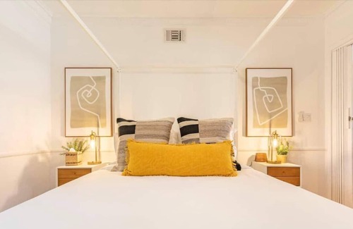 Ladera Heights House | "The Lacie" Cocktail Suite near Culver/LAX/Playa