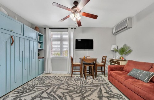 Huddleston Hotel | The Lake Condo