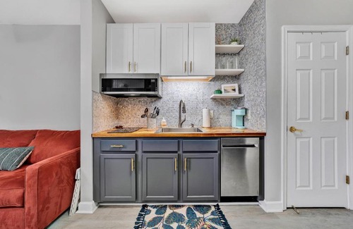 Huddleston Hotel | The Lake Condo
