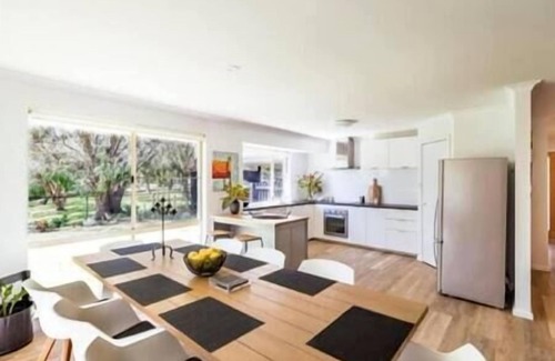 Quindalup House | The Lake Edge Retreat