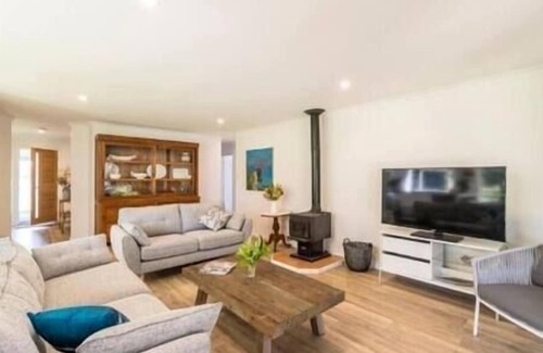 Quindalup House | The Lake Edge Retreat