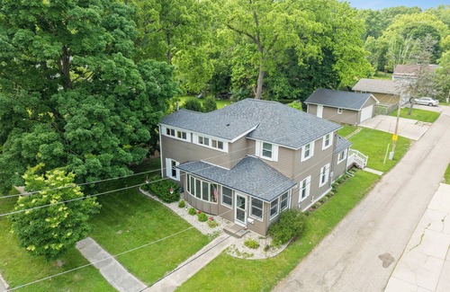 Lake Geneva House | The Lake Geneva Lodge - Walkable tonDowntown & Beach