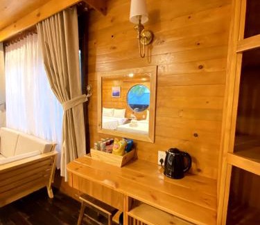 Dak Glong Hotel | The Lake Hill Farm Tà Đùng