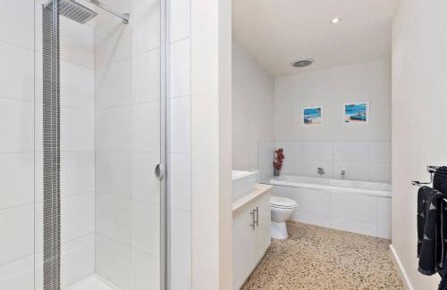 Ocean Grove House | The Lake House
