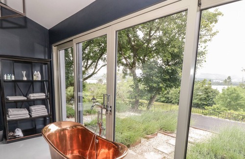 Fivemilebourne House | THE LAKE HOUSE, family friendly in Sligo Town, County Sligo
