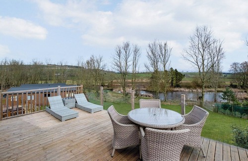 Carnforth Ski Chalet | The Lake House is a beautiful 2 bedroom lodge with contemporary styling throughout.