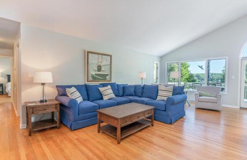Moneta House | The Lake House on Sunset Point