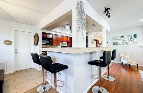 Miramar House | The Lake House: Relax & Rejuvenate